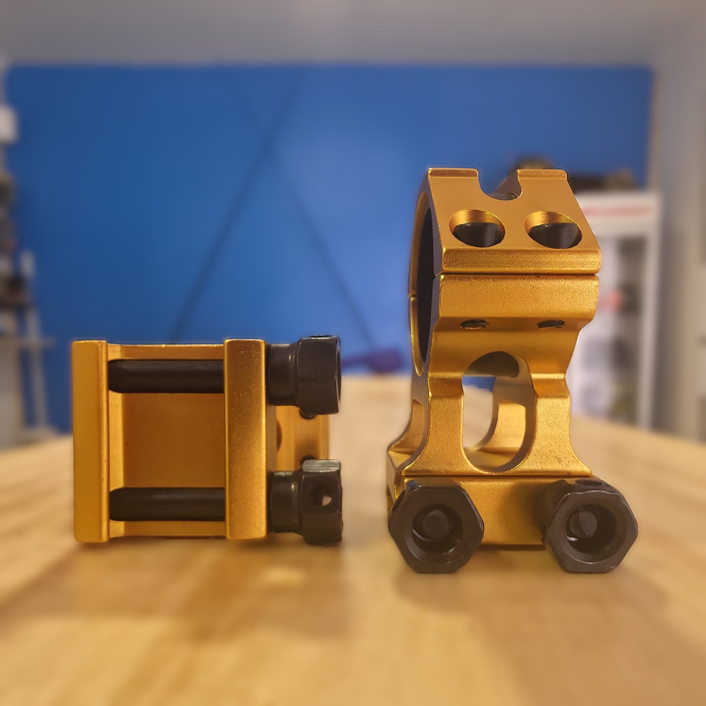 Montura Apolo Alta Picatinny 22 mm Tubo 25–30 mm Rojo/Dorado