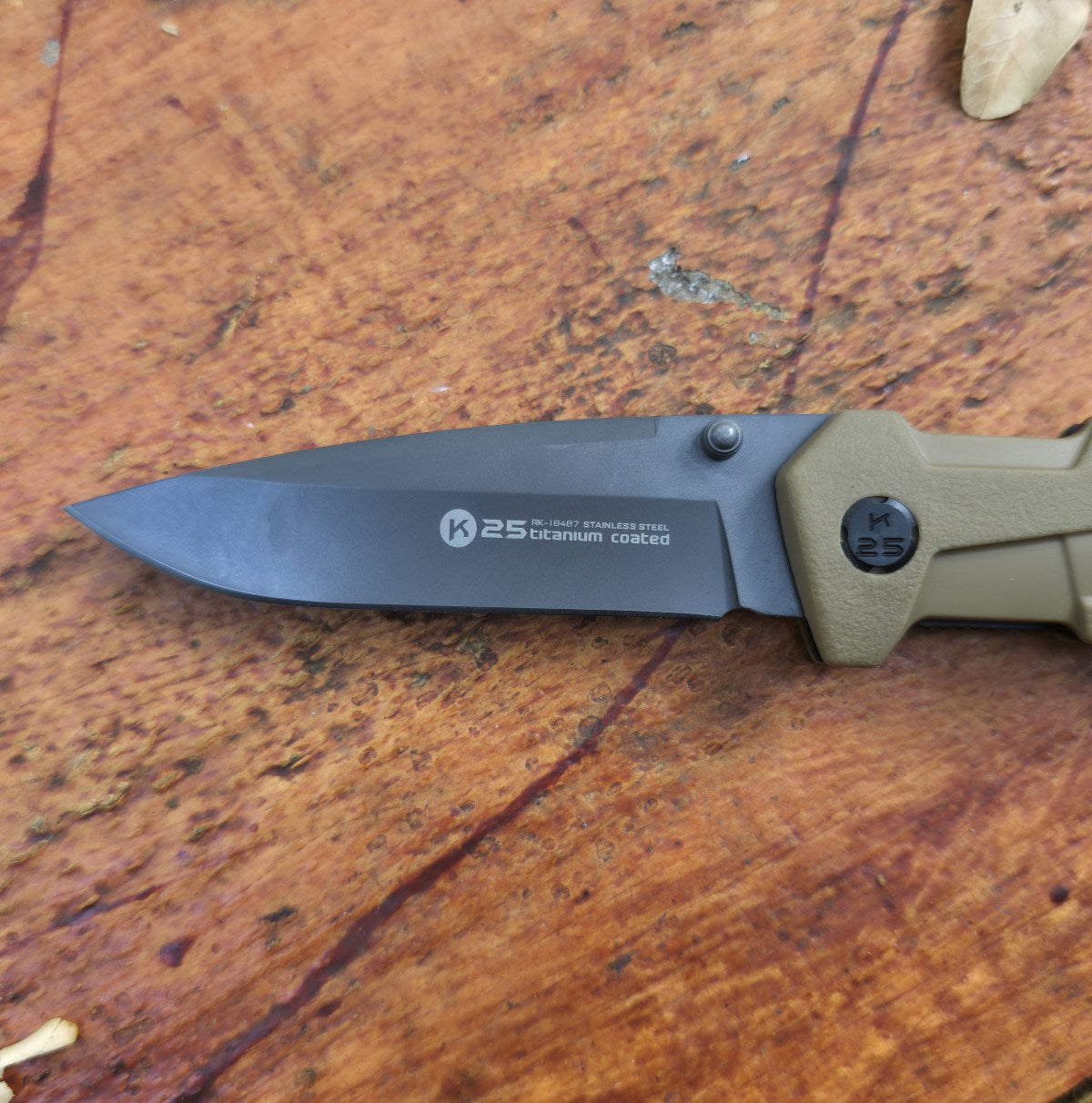 Navaja Táctica K25 Hoja 90 mm Titanio Gris con Corta Cinturón y Rompe Cristales