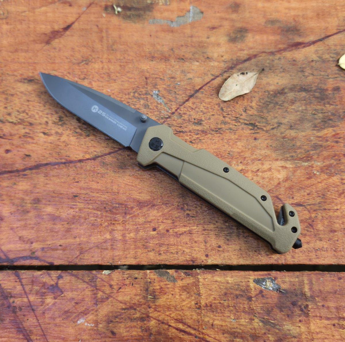 Navaja Táctica K25 Hoja 90 mm Titanio Gris con Corta Cinturón y Rompe Cristales