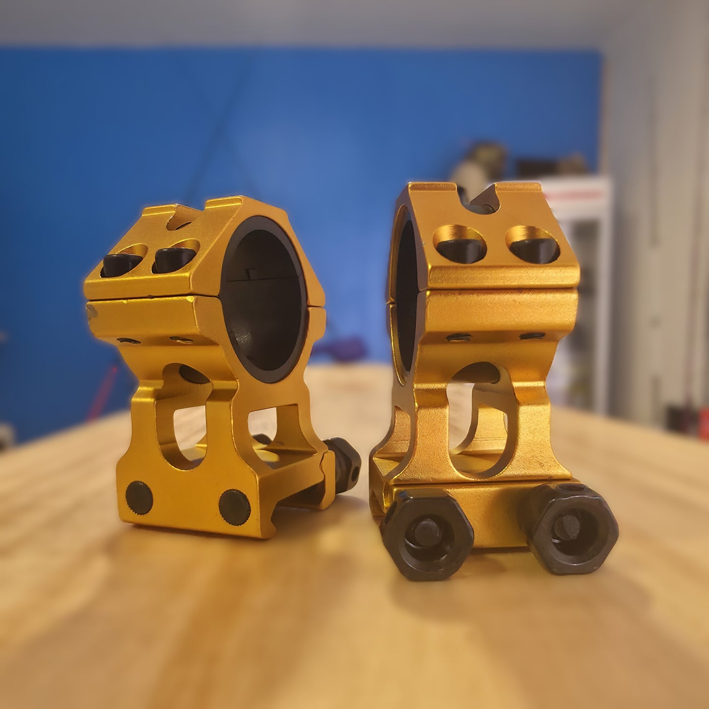 Montura Apolo Alta Picatinny 22 mm  Tubo 25–30 mm  Rojo/Dorado